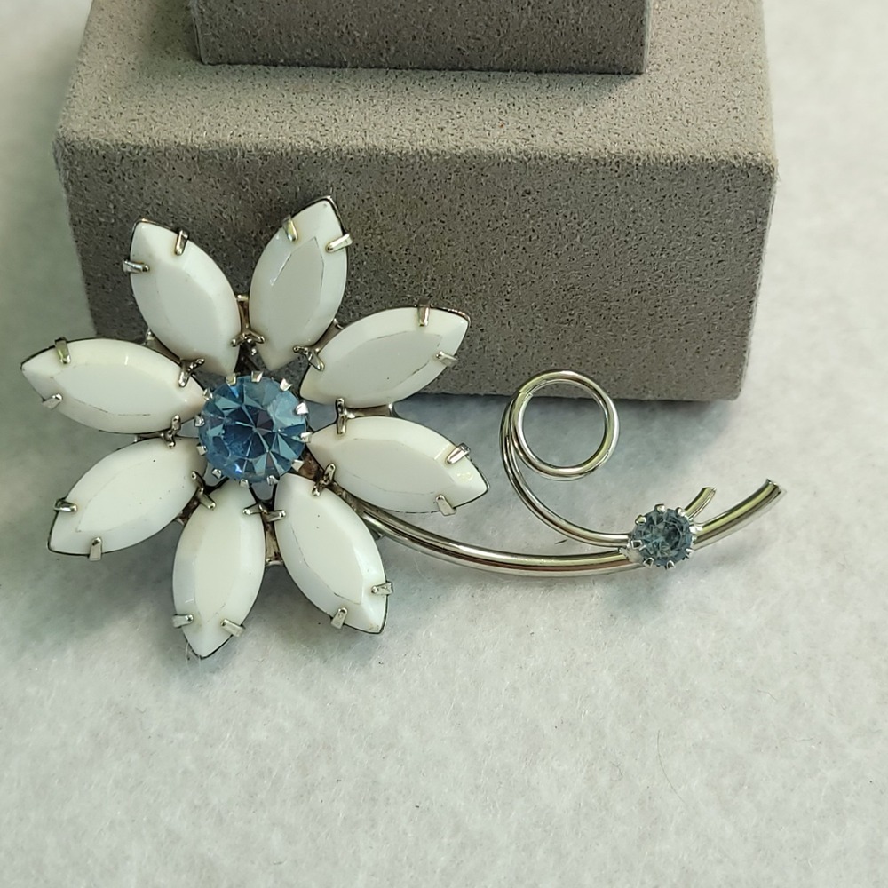 Silver Tone White Flower Brooch Blue Rhinestone Center Curved Stem Statement Pin